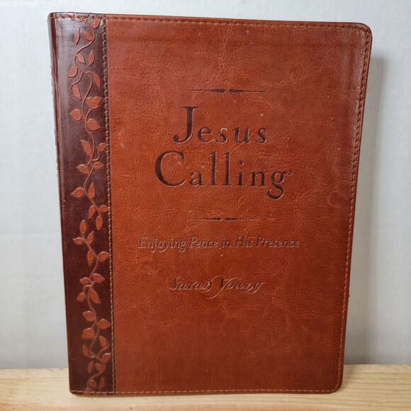 BOOK Jesus Calling 365 Day Devotional by Sarah Young in Imitation Leather - Picture 1 of 5